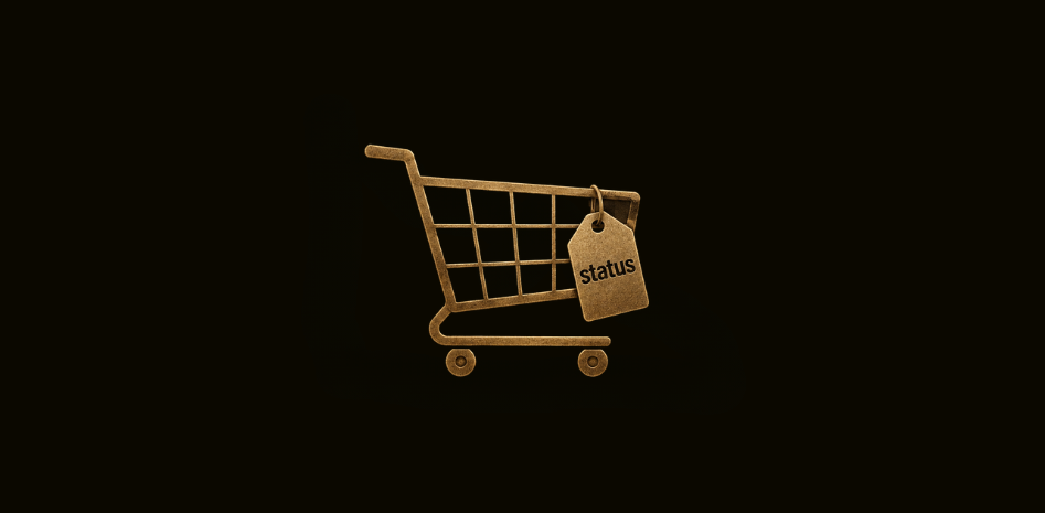 Carrinho de supermercado vazio em latão escovado com etiqueta “status”, simbolizando perda do poder de compra e consumo guiado por aparência.